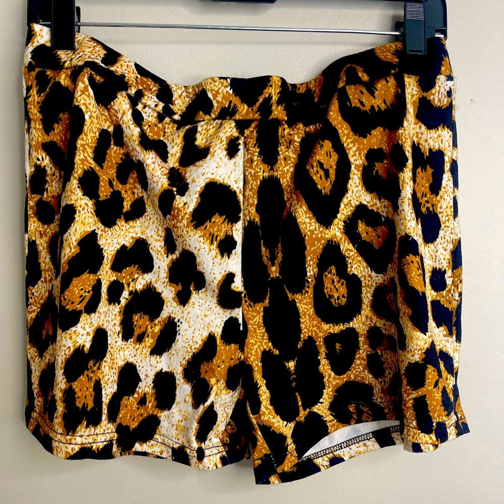 Woman’s shorts size xl